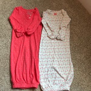 2 baby sleep gowns